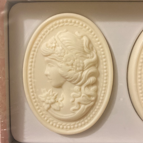 NWT Handmade Italian Soap (made in Italy) - Picture 2 of 4